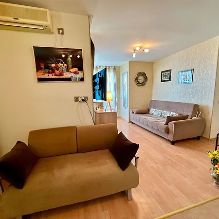 Cozy Corner In Crown *